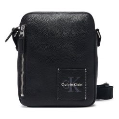 Saszetka Calvin Klein. Czarne torby na ramię CALVIN KLEIN, bez wzorów, małe, bez dodatków. Za 369.99 zł.