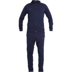 Nike Performance DRY SUIT Dres dark blue. Komplety dresowe marki Lacoste Sport. Za 399.00 zł.