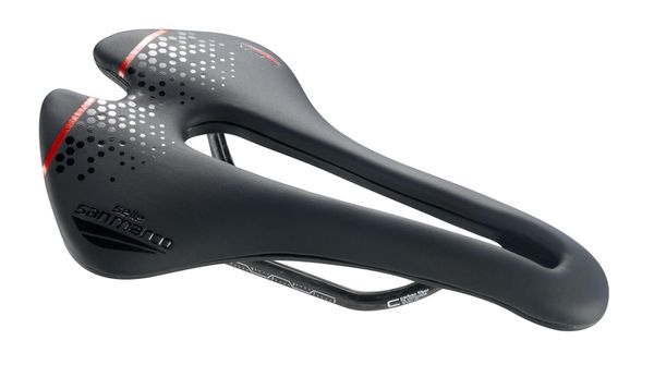 Siodło Selle San Marco Aspide Szorty Open-Fit Carbon FX. Czarne spodenki rowerowe SELLE SAN MARCO, bez wzorów, z włókna, rowerowe. Za 842.40 zł.