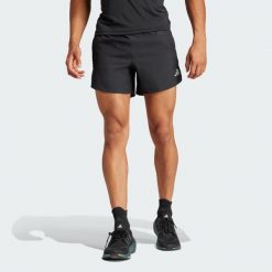 Szorty Run It. Czarne szorty Adidas, bez wzorów, z materiału, klasyczne, z standardowym stanem. Za 139.99 zł.