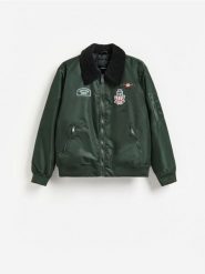 Kurtka bomberka z kołnierzem - ciemnozielony. Zielone kurtki Reserved, l, bez wzorów, z tkaniny, bez kaptura. Za 259.99 zł.