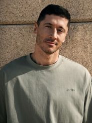 4F T-shirt oversize z bawełny organicznej męski 4F x Robert Lewandowski XL. Niebieskie t-shirty 4F, m, bez wzorów, z bawełny, bez kołnierzyka, bez ramiączek. W wyprzedaży za 79.99 zł.