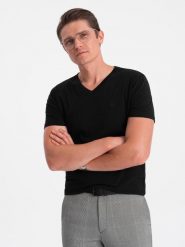 Męski sygnowany t-shirt V-neck z elastanem – czarny V3. Czarne t-shirty Ombre Clothing, m, bez wzorów, z bawełny, bez kołnierzyka, bez ramiączek. W wyprzedaży za 52.50 zł.