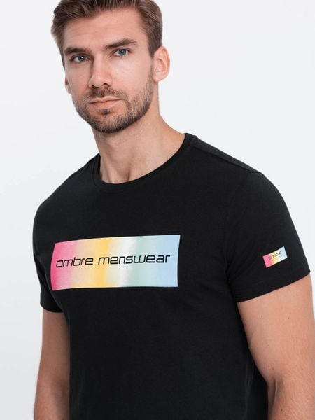 T-shirt męski bawełniany z nadrukiem - czarny V1. Czarne t-shirty Ombre Clothing, m, bez wzorów, z bawełny, bez kołnierzyka, bez ramiączek. W wyprzedaży za 19.99 zł.