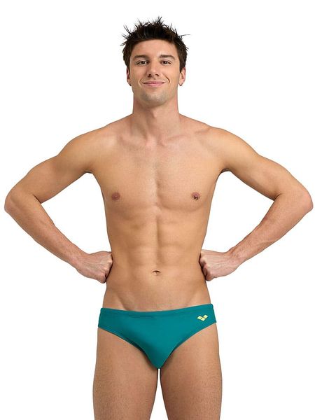 Arena Kąpielówki w kolorze turkusowym rozmiar: 8. Niebieskie kąpielówki Arena, bez wzorów, z materiału. Za 61.46 zł.