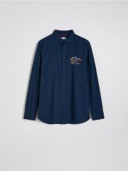 Bawełniana koszula regular fit - granatowy. Niebieskie koszule Reserved, l, bez wzorów, z bawełny, bez kołnierzyka, bez ramiączek. W wyprzedaży za 89.99 zł.