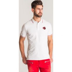 Białe polo Just Cavalli z haftowanym motywem tygrysa - Biały. Białe koszulki polo sportowe Just Cavalli, l, z aplikacjami, z bawełny, bez kołnierzyka, bez ramiączek, wspinaczkowe. Za 279.50 zł.