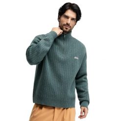 Męski sweter ze stójką Siroko Tiksi Blue. Niebieskie swetry nierozpinane SIROKO, na zimę, m, bez wzorów, prążkowane, bez kołnierzyka, bez ramiączek. Za 257.00 zł.