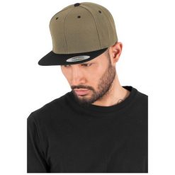 Czapka Flexfit Classique 2-tone. Brązowe czapki z daszkiem FLEXFIT, bez wzorów, z materiału. Za 63.40 zł.