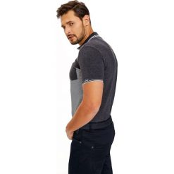 T-SHIRT POLO MĘSKI, W PASKI. Koszulki polo marki TOP SECRET. W wyprzedaży za 34.99 zł.