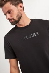 T-shirt męski z logo LES HOMMES. T-shirty Les Hommes, l, bez wzorów, bez kołnierzyka, bez ramiączek. W wyprzedaży za 398.30 zł.