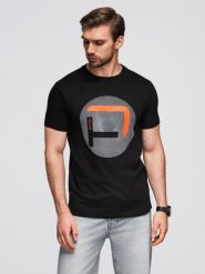 Męski t-shirt z dużym nadrukiem – czarny V2 - Rozmiar: M. Czarne t-shirty sportowe Ombre Clothing, bez wzorów, z bawełny, bez ramiączek. Za 129.99 zł.