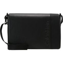 Calvin Klein ELEVATED LOGO MESSENGER WITH FLAP Torba na ramię black. Torby na laptopa marki CALVIN KLEIN. Za 549.00 zł.