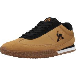 Buty LE COQ SPORTIF VELOCE I Brązowy. Brązowe buty trekkingowe le coq sportif, bez wzorów, ze skóry, bez zapięcia. Za 313.99 zł.