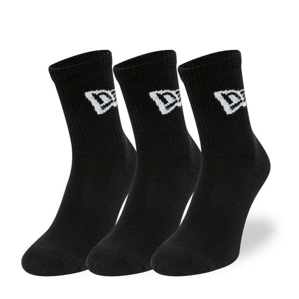 Skarpetki z flagą New Era Crew. Czarne skarpety New Era, bez wzorów, z bawełny. Za 92.00 zł.