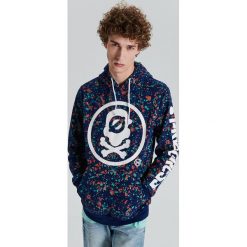 Bluza all over z kapturem - Granatowy. Bluzy z kapturem marki Cropp. Za 129.99 zł.