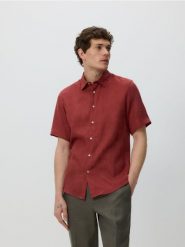 Lniana koszula slim fit - bordowy. Czerwone koszule Reserved, l, bez wzorów, z tkaniny, bez kołnierzyka, bez ramiączek. Za 159.99 zł.