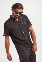 Koszula męska satynowa EMPORIO ARMANI. Koszule Emporio Armani, m, bez wzorów, z satyny, bez kołnierzyka, bez ramiączek. W wyprzedaży za 959.20 zł.