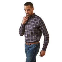 Koszula z długim rękawem Ariat Clement. Niebieskie bluzki z długim rękawem Ariat, bez wzorów, bez kołnierzyka, bez ramiączek. Za 395.00 zł.