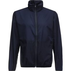 Minimum RISSKOV Kurtka przeciwdeszczowa navy blazer. Niebieskie kurtki przeciwdeszczowe marki Minimum, z materiału. Za 459.00 zł.