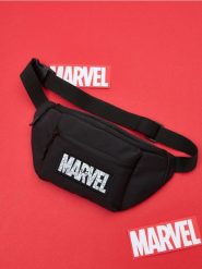 Saszetka Marvel - czarny. Czarne torby na ramię Sinsay, bez wzorów, małe, z nadrukiem, bez dodatków. Za 29.99 zł.