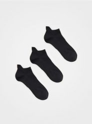 3 pack skarpet - czarny. Czarne skarpety Reserved, bez wzorów. Za 39.99 zł.