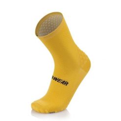 Skarpetki Mb Wear Comfort H15. Żółte skarpety MB WEAR, bez wzorów, z materiału. Za 113.00 zł.