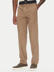 Lindbergh Spodnie materiałowe 30-008023 Beżowy Relaxed Fit. Brązowe spodnie materiałowe Lindbergh, m, bez wzorów, z bawełny. Za 239.99 zł.