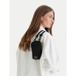 Saszetka Guess Jeans. Czarne saszetki i nerki Guess Jeans, z aplikacjami, z jeansu. Za 169.99 zł.