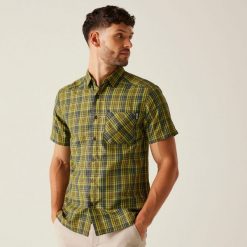 Koszula turystyczna męska Mindano IX z krótkim rękawem. Zielone koszule Regatta, m, bez wzorów, z wiskozy, bez kołnierzyka, bez ramiączek. W wyprzedaży za 168.65 zł.