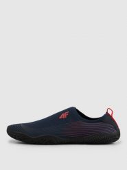 4F Buty do wody 4SWIM męskie - granatowe 43. Niebieskie buty sportowe casual 4F, na lato, bez wzorów, z gumy, bez zapięcia. Za 99.99 zł.
