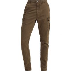 Superdry SURPLUS GOODS Bojówki bison. Joggery i bojówki marki Superdry. Za 369.00 zł.