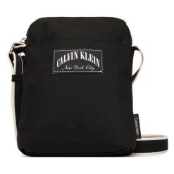 Saszetka Calvin Klein. Czarne saszetki i nerki CALVIN KLEIN, bez wzorów. Za 289.99 zł.