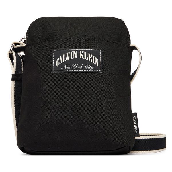 Saszetka Calvin Klein. Czarne saszetki i nerki CALVIN KLEIN, bez wzorów. Za 289.99 zł.