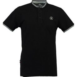 Koszulka polo "Karinga" w kolorze czarnym. Koszulki polo marki Canadian Peak, z haftami, z bawełny, ze stójką, z krótkim rękawem. W wyprzedaży za 130.95 zł.