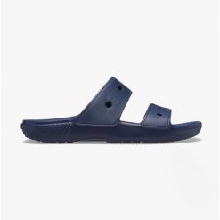 Klapki plażowe męskie Crocs Classic Sandal. Niebieskie klapki Crocs. W wyprzedaży za 116.10 zł.