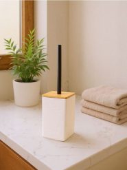 Szczotka toaletowa z bambusowymi elementami - biały. Perfumy męskie Sinsay. Za 29.99 zł.