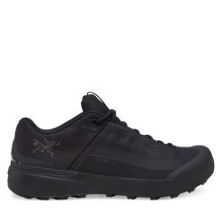 Trekkingi Arc'teryx. Czarne buty trekkingowe Arc'teryx, bez wzorów, z gore-texu, bez zapięcia. Za 849.99 zł.