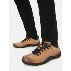 Półbuty Lasocki. Brązowe eleganckie półbuty Lasocki, bez wzorów, bez obcasa, bez zapięcia. Za 249.99 zł.