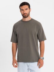 T-shirt bawełniany męski LOOSE FIT z okrągłym dekoltem – ciemnooliwkowy V7 OM-TSBC-0234 - XXL. Zielone t-shirty Ombre Clothing, l, bez wzorów, z bawełny, bez kołnierzyka, bez ramiączek. Za 77.99 zł.