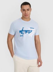 4F T-shirt regular z nadrukiem męski - niebieski L. Niebieskie t-shirty 4F, l, bez wzorów, z bawełny, bez kołnierzyka, bez ramiączek. Za 59.99 zł.