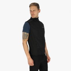 Ocieplana kamizelka treningowa męska Swedemount On Course Vest wodoodporna. Czarne kurtki treningowe SWEDEMOUNT, m, bez wzorów, bez kaptura, do biegania. Za 249.99 zł.