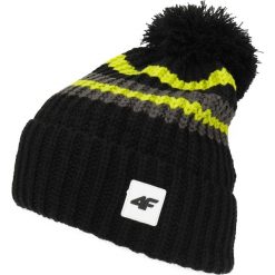 Czapka męska CAM002 - soczysta zieleń. Zielone czapki zimowe 4F, bez wzorów, z polaru. W wyprzedaży za 29.99 zł.