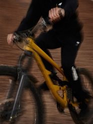 4F Spodnie casual męskie - czarna M. Czarne spodnie materiałowe 4F, na co dzień, m, bez wzorów, z tkaniny, casualowe. Za 189.99 zł.