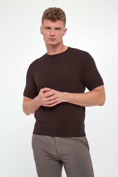 T-shirt męski dzianinowy EMPORIO ARMANI. T-shirty Emporio Armani, m, bez wzorów, z dzianiny, bez kołnierzyka, bez ramiączek. W wyprzedaży za 461.40 zł.