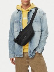 Quiksilver Nerka WBEO-QUIK-M-001-10 Czarny. Czarne saszetki i nerki Quiksilver, bez wzorów, z materiału. Za 59.99 zł.