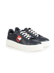 Baldinini Sneakersy | 096386XNAPT | Mężczyzna | Granatowy. Niebieskie buty sportowe casual Baldinini, z aplikacjami, ze skóry, bez zapięcia. W wyprzedaży za 899.00 zł.