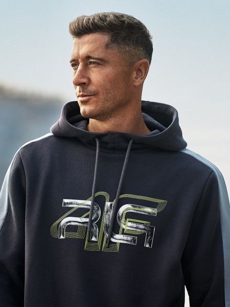 4F Bluza dresowa nierozpinana z kapturem męska 4F x Robert Lewandowski - szary L. Szare bluzy z kapturem 4F, l, bez wzorów, z dresówki, z kapturem. Za 199.99 zł.