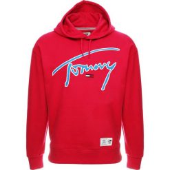 Tommy Jeans SIGNATURE HOODY Bluza z kapturem cerise. Bluzy marki Tommy Jeans. Za 419.00 zł.