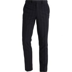 Topman MUSCLE FIT Spodnie garniturowe dark blue. Eleganckie spodnie marki Topman. W wyprzedaży za 224.25 zł.
